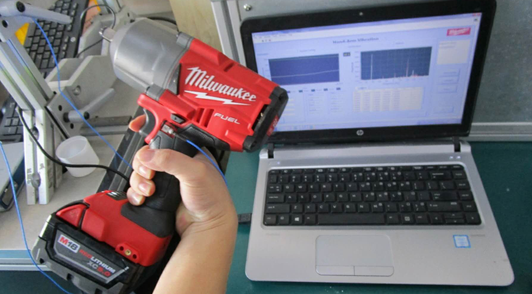 356A02加速度传感器交货应用在电工工具研发验证设计