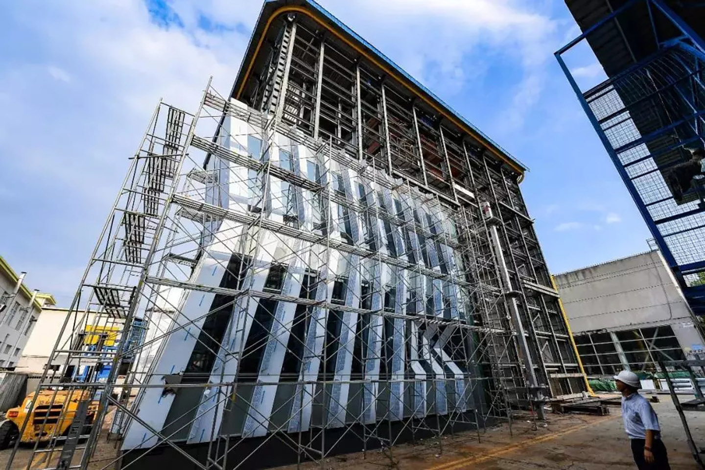 上海建科检验应用激光光谱仪快速检测玻璃幕墙铝合金框架